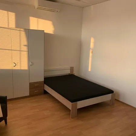 Bed & Breakfast Circle Grosslingova *